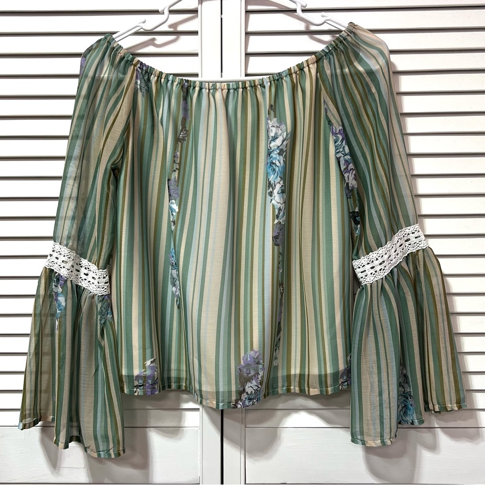 Allison Green Floral Blouse XS Off Shoulder Chest 20” Length 19” Polyester